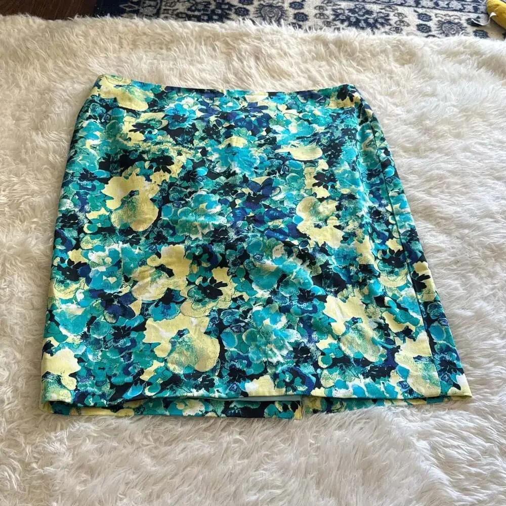 Ann Taylor Blue and Teal Floral Pencil Skirt 12 Petitie‎